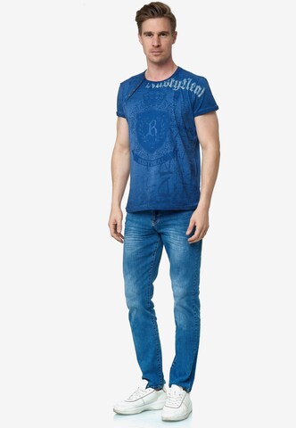 Rusty Neal Cooles T-Shirt mit Knopfleiste in Blau