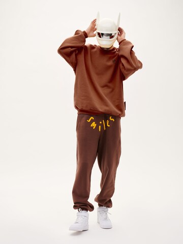 Smiles Sweatshirt 'Pascal' in Brown: front