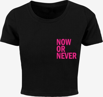 Merchcode Shirt 'Now Or Never' in Zwart: voorkant