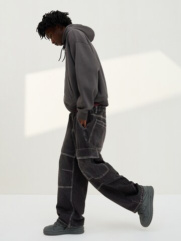 Bershka Baggy Cargo Jeans in Black