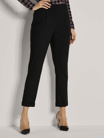 Effilé Pantalon à pince MADELEINE en noir : devant