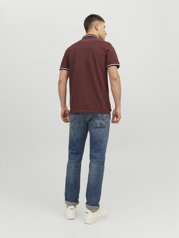 Tricou 'JJEPaulos' de la JACK & JONES pe roșu