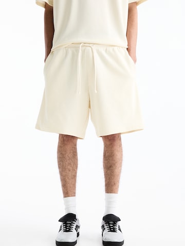Pull&Bear Lużny krój Spodnie w kolorze biały: przód