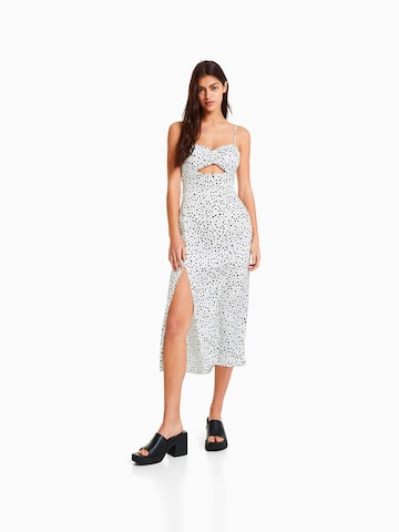 Robe d’été Bershka en blanc