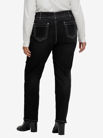 SHEEGO Regular Jeans in Schwarz