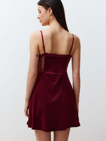 Negligé 'Nighty' di Trendyol in rosso