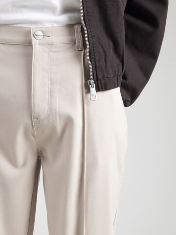 regular Pantaloni con pieghe di Pegador in grigio