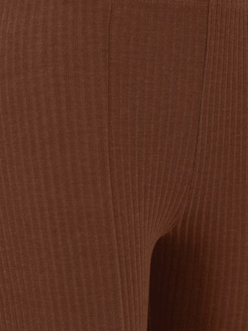 Flared Pantaloni 'Ribbi' di Pieces Petite in marrone