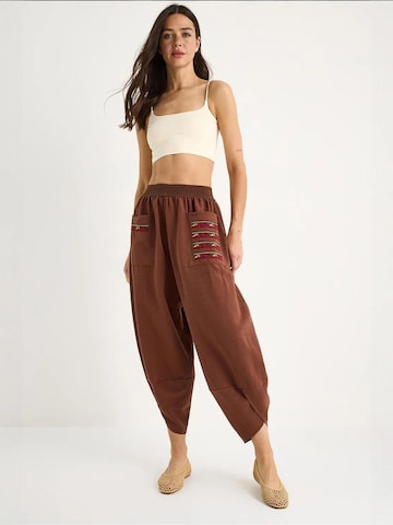 Loosefit Pantaloni modello harem di Bianco Lucci in marrone