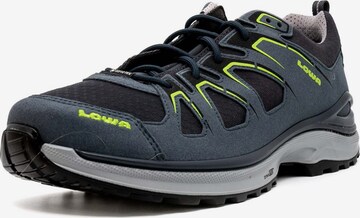 Chaussure basse 'Innox Evo' LOWA en bleu : devant