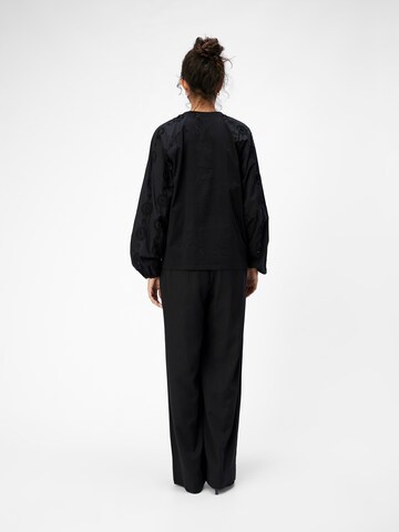 Tricou 'Ivy' de la OBJECT pe negru