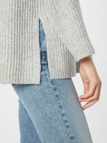 Pull-over 'Caya' ABOUT YOU en gris