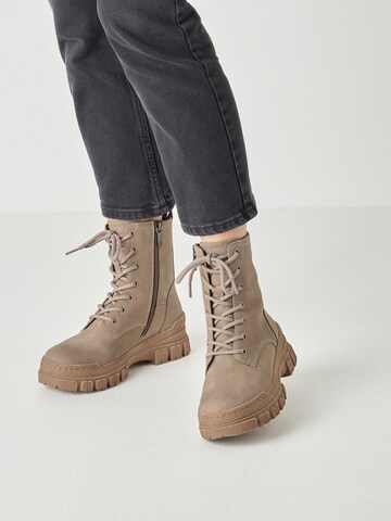 Stivaletto stringato di Tamaris in beige