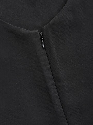 Robe Next en noir