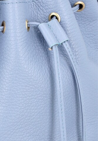 faina Buideltas in Blauw