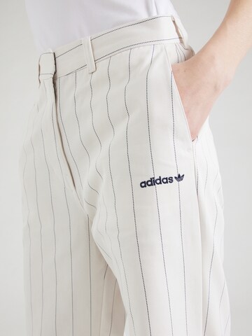 Loosefit Pantalon ADIDAS ORIGINALS en blanc