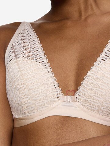 TRIUMPH T-Shirt BH 'Aura Spotlight'‌‌‌‌‌ in Weiß