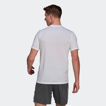 Tricou funcțional 'Aeroready Designed To Move' de la ADIDAS SPORTSWEAR pe alb