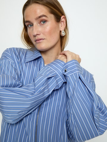 Peppercorn Tussenjas 'Hanna' in Blauw