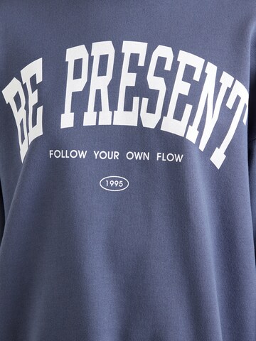 ABOUT YOU Mikina 'Tabea' – modrá