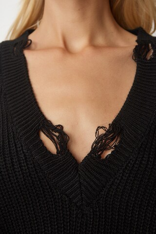 Happiness İstanbul Sweater in Black