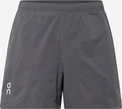 On Sportshorts 'Essential' in dunkelgrau / silber, Produktansicht