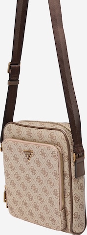 GUESS Skuldertaske 'Milano' i beige