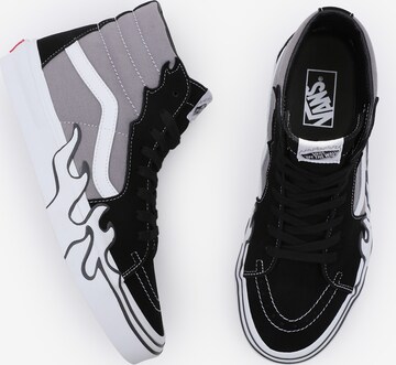 Sneaker alta di VANS in nero