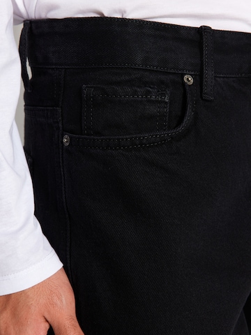 Trendyol Regular Jeans in Schwarz