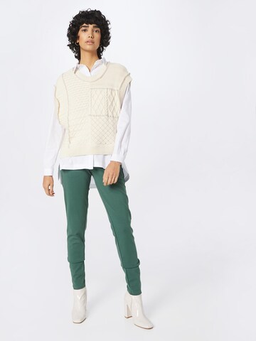 Coupe slim Pantalon chino 'TESSA' Fransa en vert