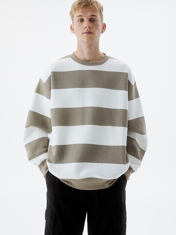 Pull&Bear Sweatshirt in Bruin: voorkant