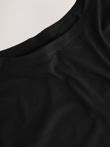 Tricou de la Next pe negru