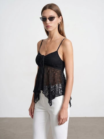 Top di Dilvin in nero: frontale