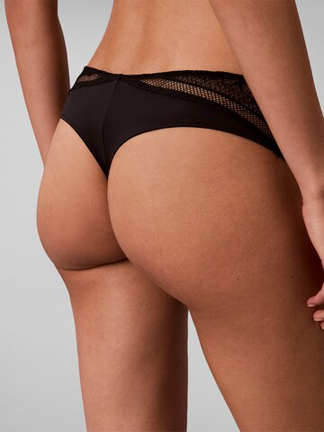 Calvin Klein String in Schwarz