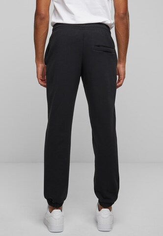 Urban Classics Tapered Broek in Zwart