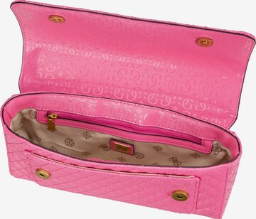 GUESS Schultertasche 'Nerina' in Pink