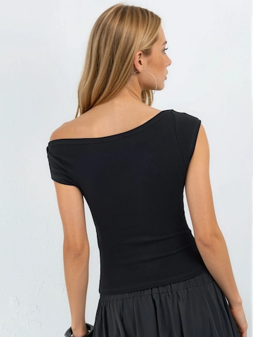 Busem - Blusa em preto