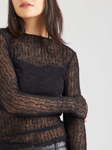 PIECES T-shirt 'PCPRIYA SANDRA' i svart