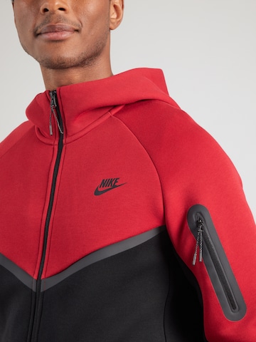 Nike Sportswear Sweatjacka 'Tech Fleece' i röd