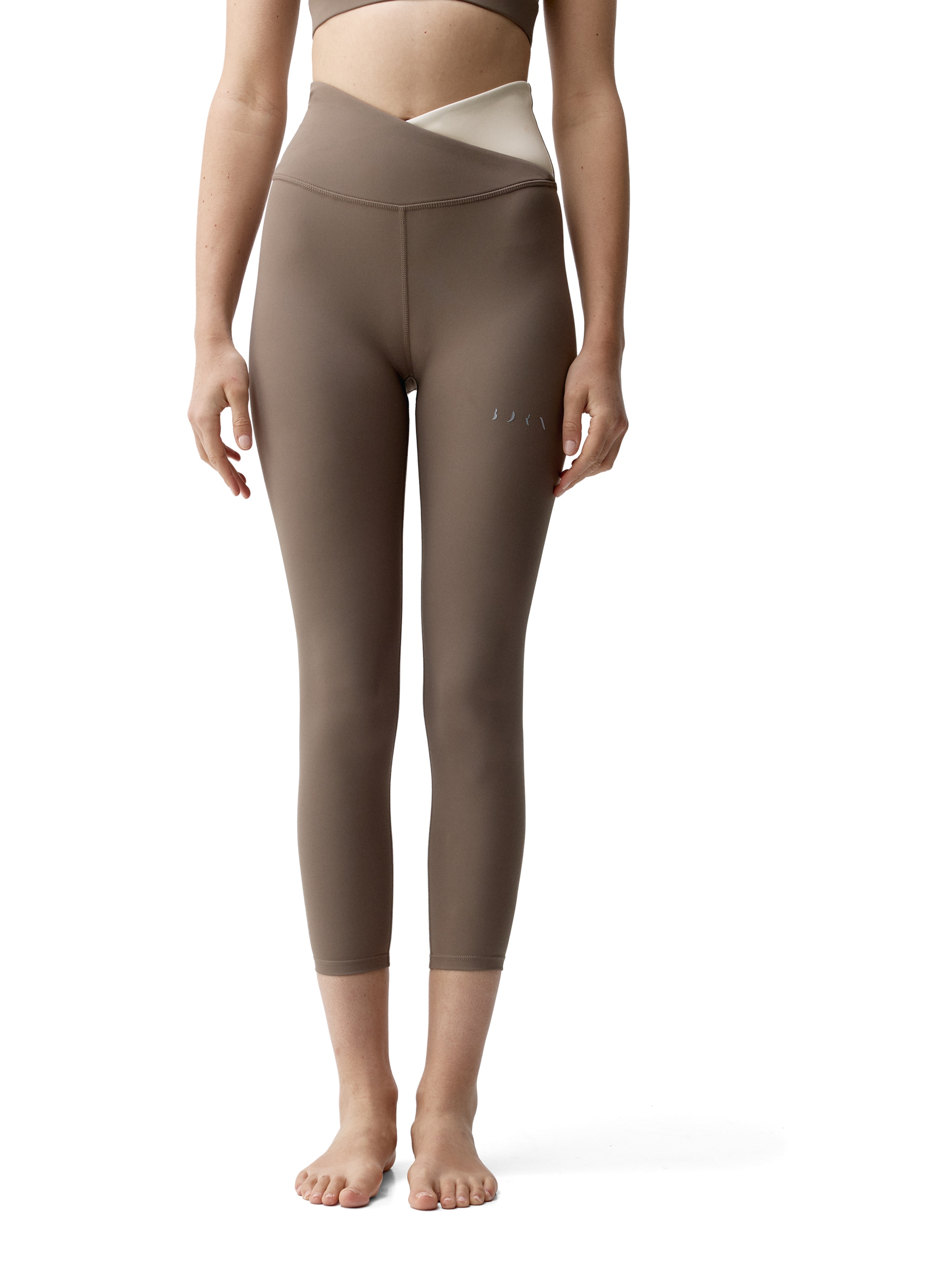 Born Living Yoga Skinny Sportbroek 'Cleo' in Bruin: voorkant