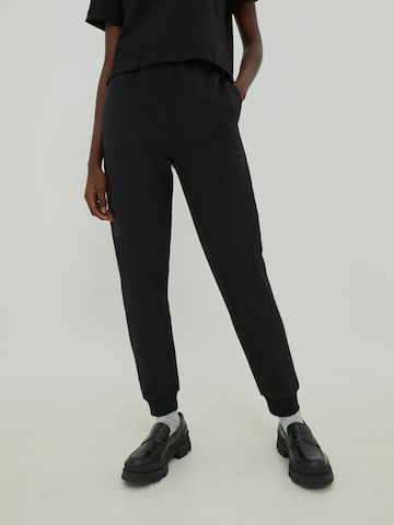 EDITED Tapered Pants 'Riley' in Black: front