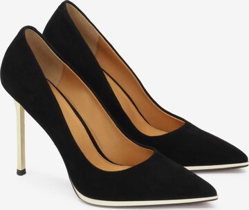 Kazar Pumps in Black