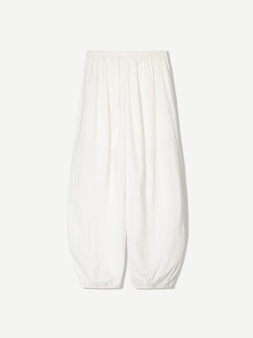 Bershka Tapered Bukser i hvid
