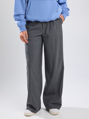 America Today Wide leg Pantalon in Grijs: voorkant