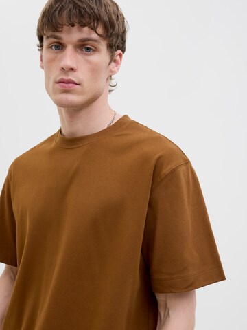 JACK & JONES - Camiseta 'JJEURBAN EDGE' en marrón