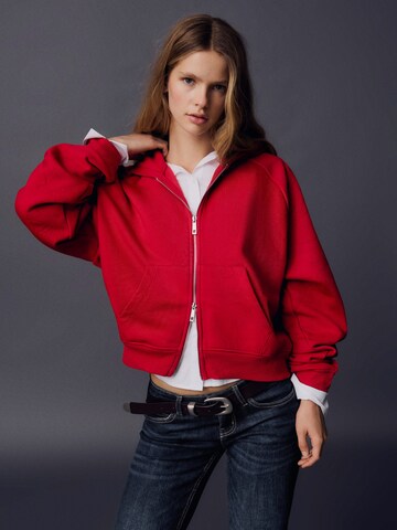 Bershka Sweat jacket in Red: front