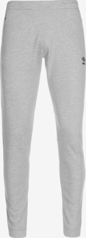 Effilé Pantalon de sport 'Pro' UMBRO en gris : devant