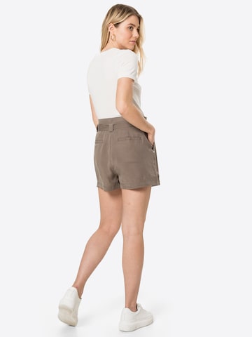 Superdry Regular Pleat-Front Pants 'Desert' in Brown