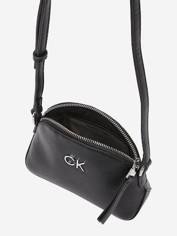 Calvin Klein Normální Taška přes rameno 'Daily' – černá
