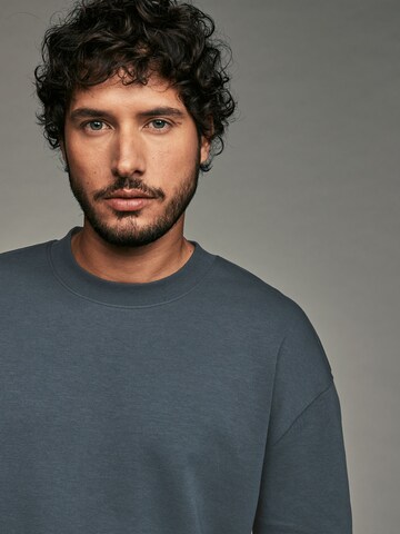 Next T-Shirt in Grau